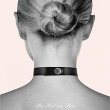 Charger l'image dans la galerie, Le collier chocker Cœur est réglable avec plusieurs boutons de pressions pour un ajustement à votre cou parfait.