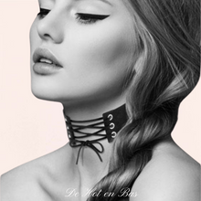 Charger l'image dans la galerie, Le collier chocker lacet est confortable et réglable de la marque Bijoux pour toi.
