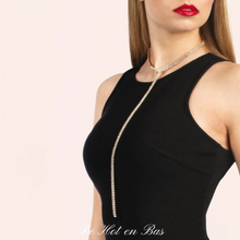 Charger l'image dans la galerie, Vous pouvez très bien porter ce collier strass Audrey de couleur doré avec ou sans décolleté pour être irrésistible pour votre partenaire.