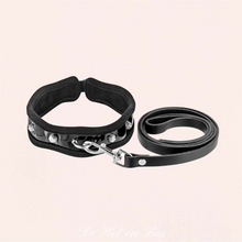 Charger l'image dans la galerie, Avec ce collier, l'indispensable laisse en cuir également avec poignée et mousqueton métal pour l'attache.
