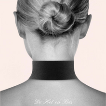 Charger l'image dans la galerie, Collier Chocker confortable en tissu de haute qualité pour vos tenue de lingerie sexy.