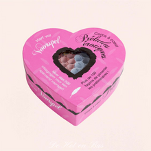 Charger l'image dans la galerie, Cette jolie boîte en forme de coeur renferme de quoi transformer une soirée câline en une nuit torride.
