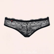 Charger l'image dans la galerie, Culotte en dentelle noir, jolie coupe pour mettre vos fesses en avant.