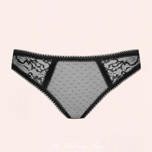 Charger l'image dans la galerie, Grâce à ses matières douces, votre lingerie sexy passera inaperçue sous vos vêtements en journée et deviendra une arme de séduction dans l’intimité.