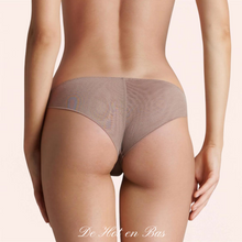 Charger l'image dans la galerie, Grâce à son tulle couleur peau et à ses lignes épurées, ce dessous se portera en toute discrétion sous vos vêtements, telle une seconde peau.
