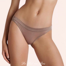 Charger l'image dans la galerie, La collection Corps à Corps mise sur la sensualité en proposant des pièces confectionnées dans une matière douce et transparente, déclinées dans trois différentes nuances de nude, avec l’ambition de convenir à toutes les carnations.