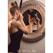 Charger l'image dans la galerie, Le déguisement Lapin Bunny est notre costume le plus demander sur notre site De Hot en Bas. Il est chic dans une matière douce et agréable pour vos moments de séduction avec votre bien aimé(e).