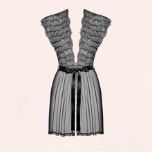 Charger l'image dans la galerie, Déshabillé en tulle et dentelle noire de la collection Romanesa pour femme, disponible sur notre site en ligne www.dehotenbas.com