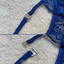 Charger l'image dans la galerie, Détails de la fermeture au niveau de la nuque pour un maintien de votre soutien-gorge en dentelle fine et transparente pour femme.