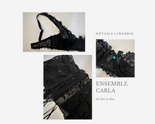 Charger l'image dans la galerie, Magnifique ensemble de lingerie de la collection Carla avec des détails charmants, comme ce beau pendentif brillant bleu disposé entre les seins.