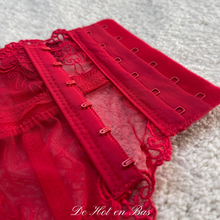 Charger l'image dans la galerie, Ce porte-jarretelles en dentelle transparente dispose de 12 agrafes pour un ajustement et une fermeture parfaites.