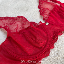 Charger l'image dans la galerie, Vente soutien-gorge triangulaire avec armatures rigides pour femme de la collection Lonesia.