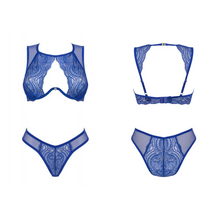 Charger l'image dans la galerie, L'ensemble de lingerie en dentelle de la collection Gisela est fabriqué en dentelle bleue douce et fine avec une armature en continue sous la poitrine pour un galbe parfait.