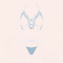 Charger l'image dans la galerie, Achat ensemble de lingerie de luxe aux couleurs bleu ciel pour femme.