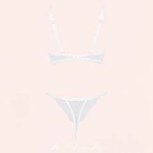 Charger l'image dans la galerie, Le string est composé de dentelle douce et fine pour un look totalement chic.