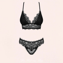 Charger l'image dans la galerie, Notre ensemble de lingerie Renelia pour femme est fabriqué en dentelle noire de la marque Obsessive.