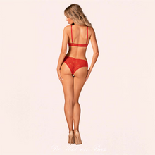 Charger l'image dans la galerie, La culotte en dentelle rouge à motif floral de cet ensemble de la collection Atenica est fabriqué à partir de tissu élastique, souple et agréable au touché pour que vous soyer confortable dedans en toute cisconstance.