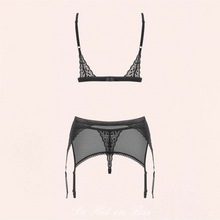 Charger l'image dans la galerie, Sublime ensemble en dentelle noir disponible en taille S/M et L/XL.