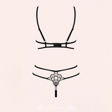 Charger l'image dans la galerie, Vous cherchez un ensemble de lingerie très coquin ouvert sur la poitrine et l'entrejambe, cet ensemble érotique est parfait pour vous !