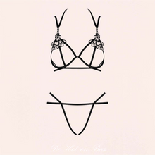 Charger l'image dans la galerie, Notre ensemble de lingerie de haute qualité fabriqué en fines lanières réglables noires est disponible en différentes tailles pour femme sur notre site en ligne.