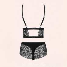Charger l'image dans la galerie, L'ensemble de lingerie Cecilla est disponible en dentelle noire transparente pour femme.