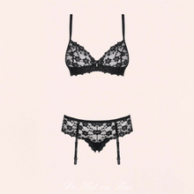Charger l'image dans la galerie, Ensemble de lingerie pour femme en dentelle noire Laetitia de la marque Obsessive.