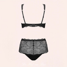 Charger l'image dans la galerie, Cet ensemble de lingerie chic comporte un soutien-gorge avec bretelles réglables et une culotte taille haute pour une mise en valeur de vos formes.