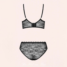 Charger l'image dans la galerie, Le soutien-gorge Laurise en dentelle noire s'attache par agrafes. Les bretelles sont réglables pour un ajustement parfait.