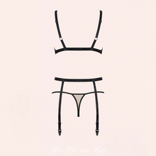 Charger l'image dans la galerie, L'ensemble de lingerie Nudelia comporte 3 pièces pour une tenue élégante et sexy complète.