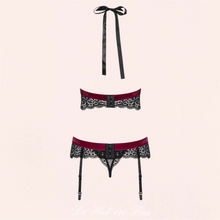 Charger l'image dans la galerie, L'ensemble de lingerie en dentelle noire Rossita s'attache par agrafes et par un jolie nœud derrière la nuque.