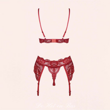 Charger l'image dans la galerie, Sublime ensemble de lingerie en dentelle de couleur rouge rubis pour femme.