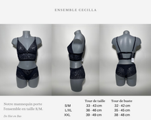 Charger l'image dans la galerie, Guide des tailles pour notre magnifique ensemble de lingerie deux pièces pour séduire votre bien aimé. Disponible en taille S/M, L/XL et XXL pour femme.