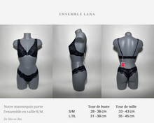 Charger l'image dans la galerie, Notre joli ensemble en dentelle noire de la marque Obsessive est disponible en taille S/M et L/XL pour un confort en lingerie irrésistible.