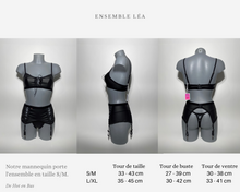 Charger l'image dans la galerie, Acheter vos ensembles de lingerie coquins très sexy en simili cuir noir de la collection Léa.