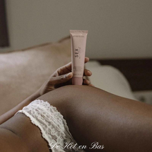 Charger l'image dans la galerie, Détendez-vous et relaxez vous avec une formule composée d'ingrédients au pH adapté, parfaite pour un plaisir sans une once de stress. Dorlotez votre zone intime et imprégnez-vous de l'arôme relaxant de la noix de coco.