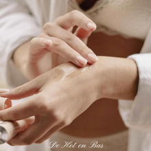 Charger l'image dans la galerie, Un lubrifiant à base d'eau, de qualité médicale, formulé avec des ingrédients de haute qualité pour correspondre à votre lubrification naturelle, sans parfum, colorant ou sucre ajouté.