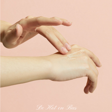 Charger l'image dans la galerie, Le lubrifiant gel à base d'eau et à l'aloe vera est un produit indispensable à avoir pour vos moments érotiques avec votre partenaire.