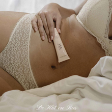 Charger l'image dans la galerie, Ce lubrifiant à base d'eau mélange l'aloe vera avec des ingrédients naturels pour une sensation plus douce. Il nourrit et garde votre zone intime équilibrée grâce à ses propriétés ultra-hydratantes. Améliorez votre intimité, réduisez les frictions et calmez votre peau grâce à la magie de l'aloe vera.