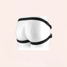 Charger l'image dans la galerie, Ce gode ceinture avec harnais est vendu avec un harnais noir confortable et réglable pour un ajustement parfait.