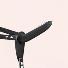 Charger l'image dans la galerie, Gode ceinture pour homme et femme en simili cuir noir.