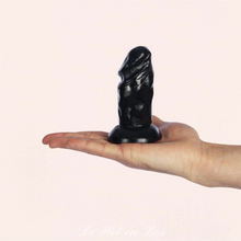 Charger l'image dans la galerie, Le plug large de la marque Magnum est de haute qualité pour une pénétration anal réaliste.