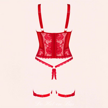 Charger l'image dans la galerie, Votre ensemble de lingerie en dentelle fine rouge Belovya est disponible sur notre site en ligne en taille XS/S, M/L et XL/XXL pour les femmes pulpeuses.