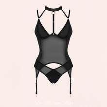 Charger l'image dans la galerie, Trois sangles élastiques se disposent sur l'avant de la lingerie Brasica pour femme. Elles sont toutes réglables et amovible / détachable pour celle du milieu au centre de la poitine.