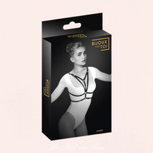 Charger l'image dans la galerie, Ce harnais élastique noir est emballé dans une jolie boite noire.