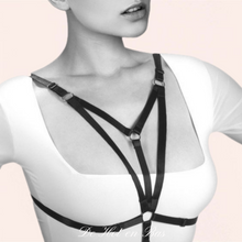 Charger l'image dans la galerie, Harnais de corps avec ornements élastiques Laura à porter nue, sur une lingerie et même en décoration de vêtements pour femme.