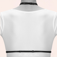 Charger l'image dans la galerie, Harnais de corps noir élastique pour bondage, sangles réglables, lacet fins, lingerie érotique. Nouvelle Collection pour femme.