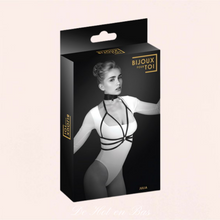 Charger l'image dans la galerie, Ce jolie harnais est emballé dans une jolie boite noire de la marque Bijoux pour Toi. Envoi à domicile discret.