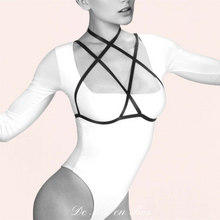 Charger l'image dans la galerie, Ce harnais pour votre buste noir de la collection Lola est parfaitement extensible et possède de multiples réglages pour un ajustement parfait.