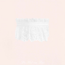 Charger l'image dans la galerie, La dentelle blanche de cette jarretière est douce et fine pour les mariages.