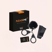 Charger l'image dans la galerie, Vente coffret coquin BDSM soft pour couple de la marque Tease and Please qui comporte une paire de menotte, un plumeau doux et un ruban noir satiné.